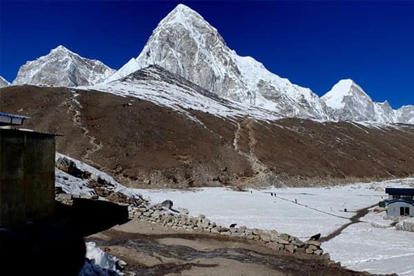 everest base camp trek in march