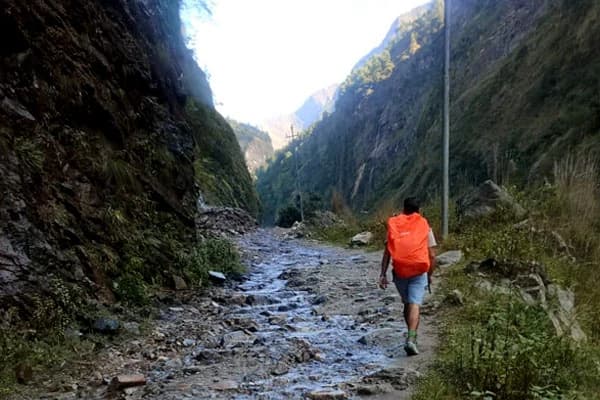 manaslu circuit trek solo