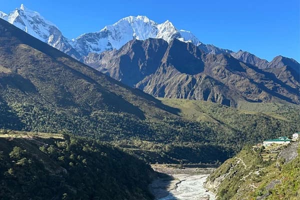 trekking in nepal october