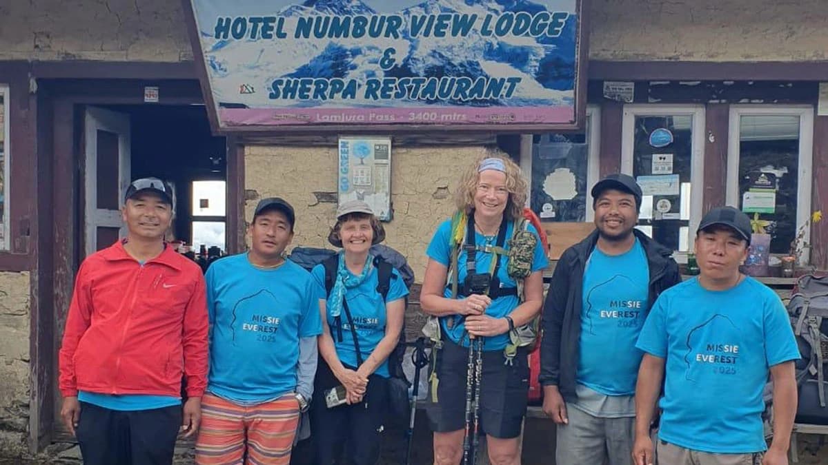 everest base camp road trek from salleri