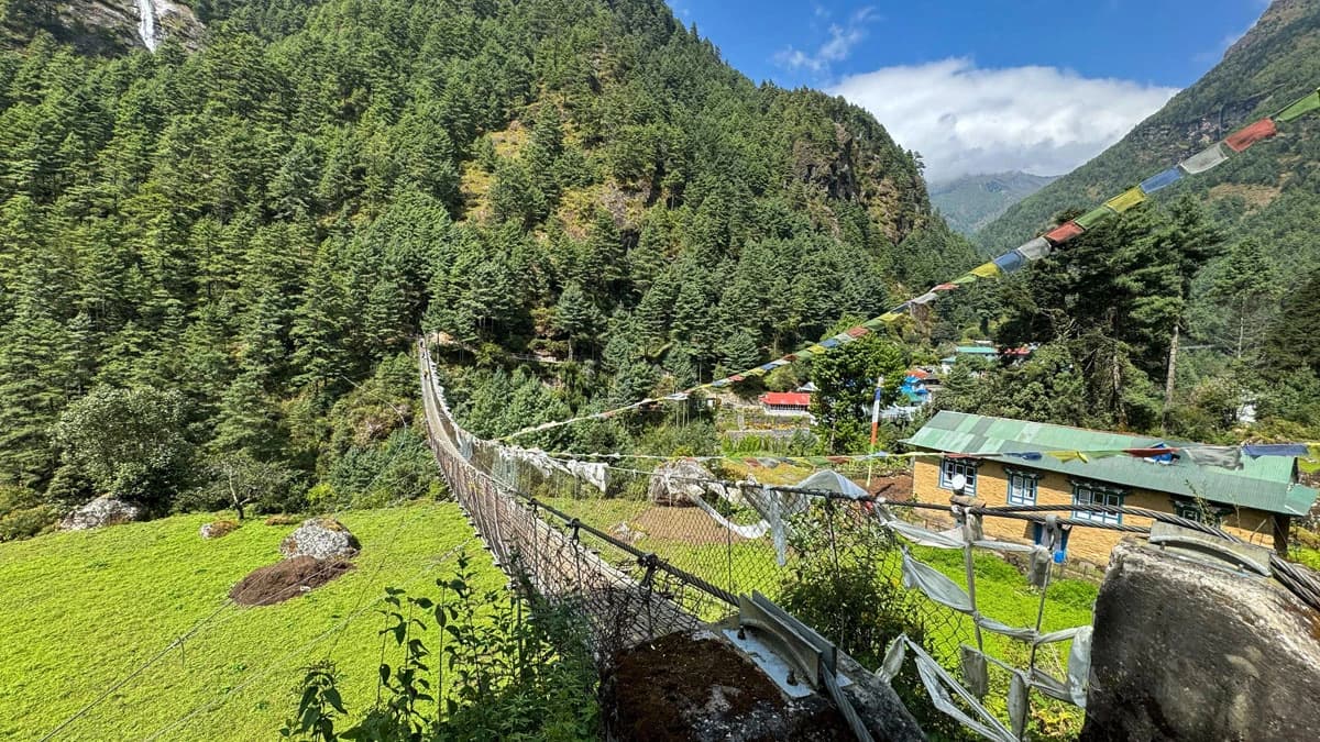everest suspension bridge