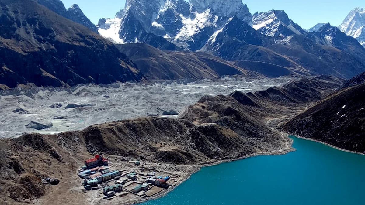 gokyo lake renjo la pass trek