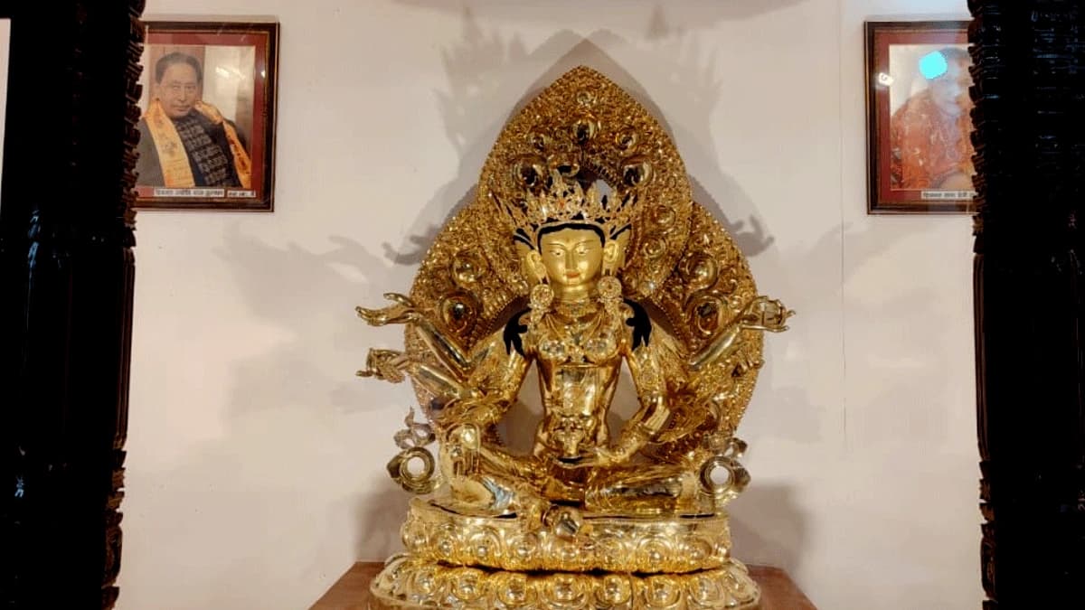 lumbini statue