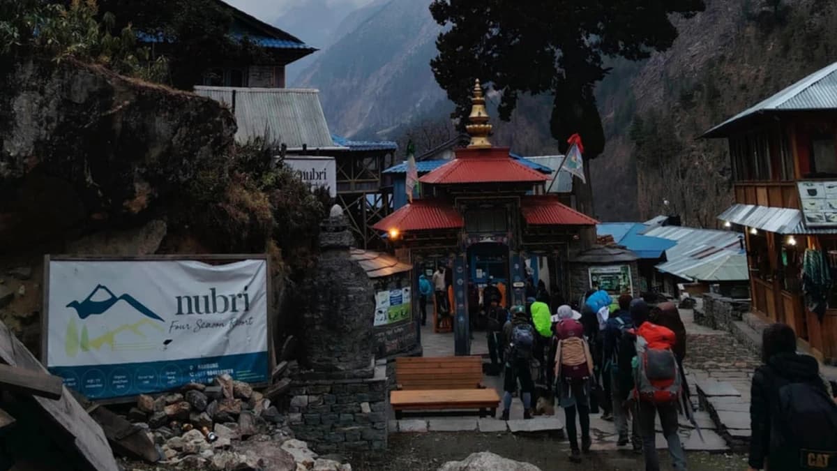 manaslu annapurna circuit trek
