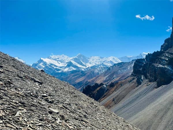 tilicho lake thorong la pass trek